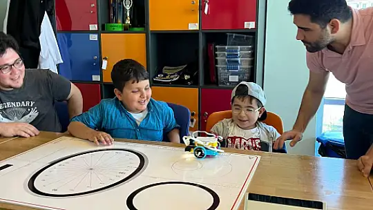 Özel öğrenciler DENEYAP Atölyesi'nde teknolojiyle buluştu