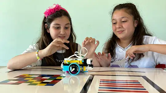 Özel öğrenciler DENEYAP Atölyesi'nde teknolojiyle buluştu