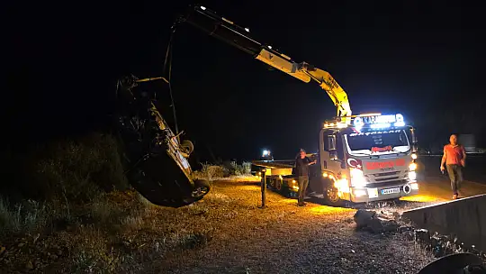 Milas'ta feci kaza: Bariyerlere çarpan otomobil takla attı 1 kişi yaralandı