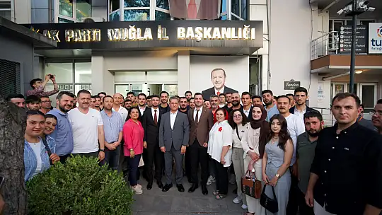 AK Parti Muğla'da Gençlik Bayrağı Kalay'a Teslim Edildi
