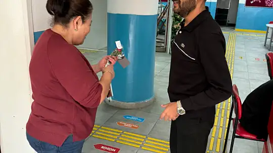 Milas'ta Öncü Döner, Öğretmenler Günü'nü Güllerle Taçlandırdı