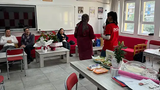 Milas'ta Öncü Döner, Öğretmenler Günü'nü Güllerle Taçlandırdı