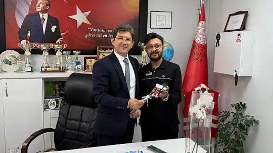 Milas'ta Öncü Döner, Öğretmenler Günü'nü Güllerle Taçlandırdı