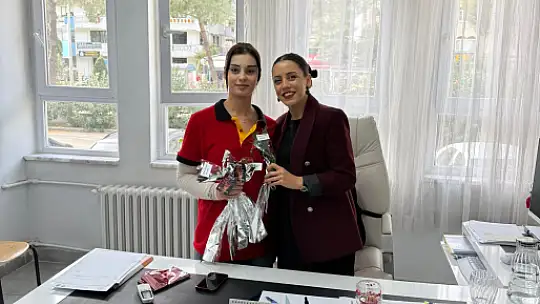 Milas'ta Öncü Döner, Öğretmenler Günü'nü Güllerle Taçlandırdı
