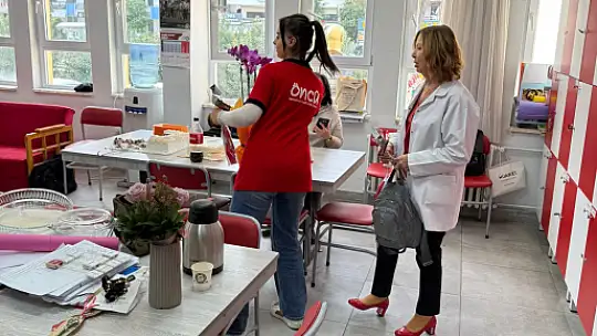 Milas'ta Öncü Döner, Öğretmenler Günü'nü Güllerle Taçlandırdı