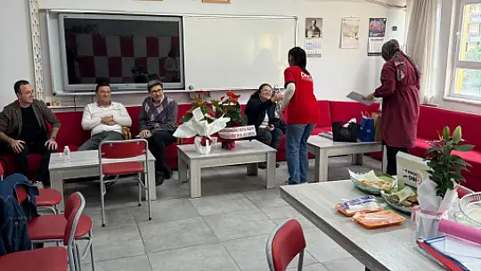 Milas'ta Öncü Döner, Öğretmenler Günü'nü Güllerle Taçlandırdı