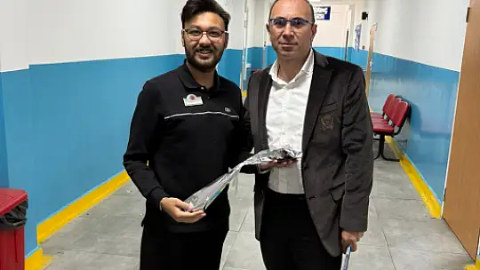 Milas'ta Öncü Döner, Öğretmenler Günü'nü Güllerle Taçlandırdı