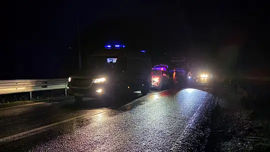 Milas'ta Korkutan Kaza: Kömür Taşıyan Tır ile Otomobil Kafa Kafaya Çarpıştı 1 Kişi Yaralandı