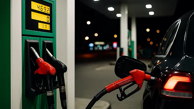Benzin Fiyatlarına Zam Geliyor: Bu Gece Yarısından İtibaren Geçerli Olacak