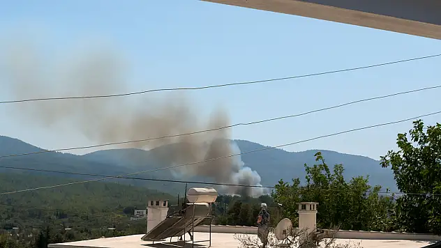 Güvercinlik'te Korkutan Orman Yangını: Ekipler Zamanla Yarışıyor