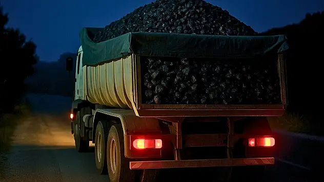 Milas'a kömür taşıyan şoför aracında hayatını kaybetti