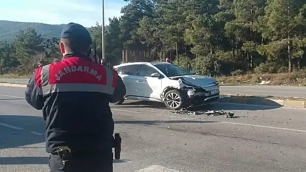 Milas Bodrum karayolunda kaza: Araçlar hurdaya döndü