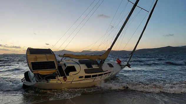Milas Güllük Sahilinde Korku Dolu Anlar: Fırtına Yelkenliyi Karaya Sürükledi