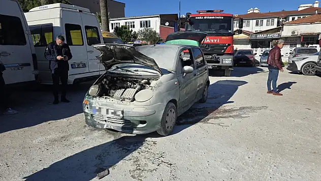 Milas Park Halindeki Araçta Yangın Paniği