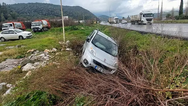 Milas Söke Yolunda Korkutan Kaza: Yağış Nedeniyle Şarampole Uçtu 1 Kişi yaralandı
