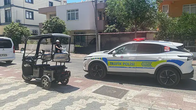 Milas'ta Elektrikli Üç Tekerlekli Bisiklet Kazası: Sürücü Yaralandı