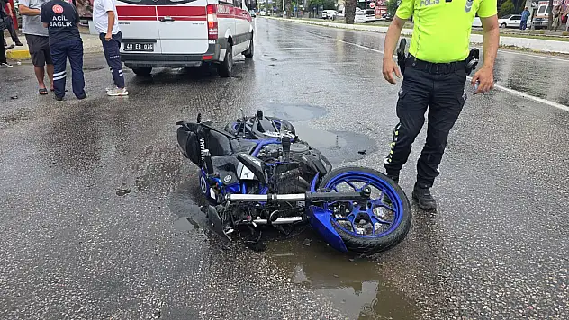 Milas'ta Motosiklet ile Kamyonet Çarpıştı: Bir Kişi Yaralandı