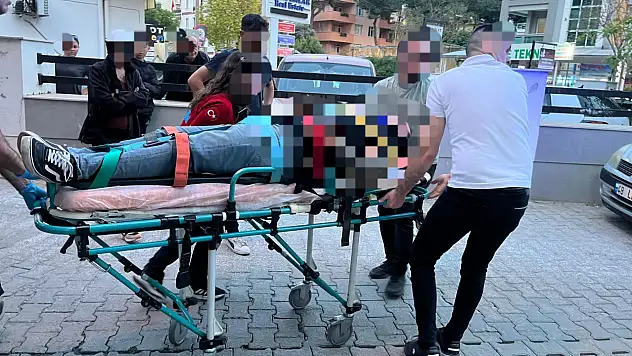 Milas'ta motosiklet park halindeki araca çarptı: Sürücü yaralandı