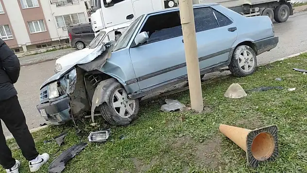 Milas'ta Mucize Kurtuluş: Otomobil Hurdaya Döndü, Burnu Bile Kanamadı!