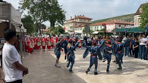 Milas'ta öğrenciler doğa ve tasarımı sanatla buluşturdu