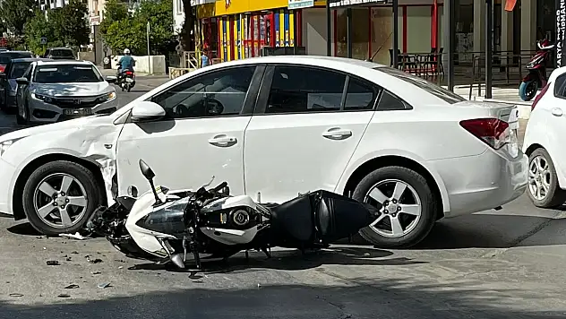 Milas'ta Otomobil ile Motosiklet Çarpıştı: 1 Yaralı