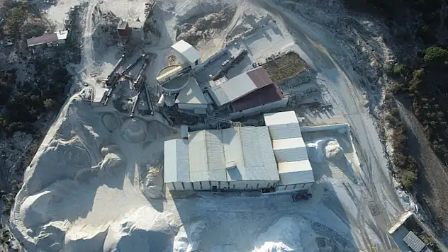 Milas'ta Sanayiye Temiz Enerji Desteği: Güneşten Gelen Enerjiyle Feldspat Üretimi Başladı