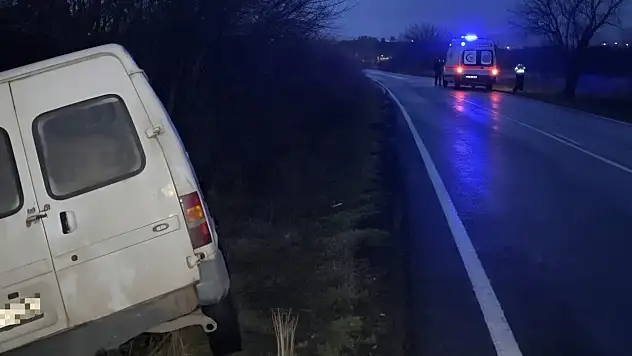 Milas'ta Yağış Kazayı Beraberinde Getirdi: Minibüs Şarampole Uçtu