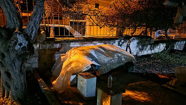 Milas Ulu Camii Bahçesinde Naylona Sarılı Yaşam Mücadelesi