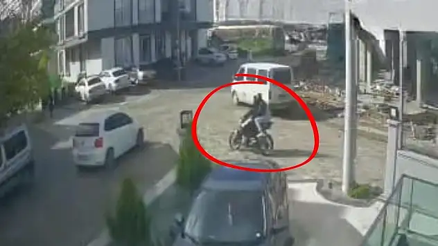 Milas’ta Motosiklet Otomobille Çarpıştı, 2 Kişi Yaralandı