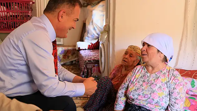 Muğla Valisi Akbıyık'tan anne-kıza moral ziyareti