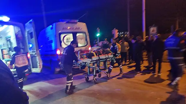 Otogar Kavşağında Otomobil ve Motosiklet Çarpıştı: 2 Kişi Yaralandı