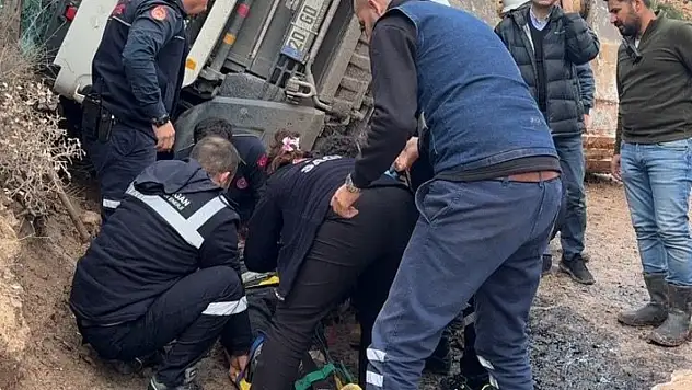 Termik Santral Sahasında Korkutan Kaza: Devrilen Kamyonun Altından Sağ Çıkarıldı