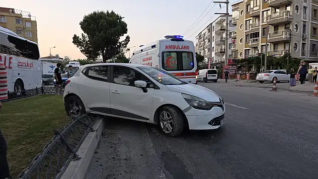Tırla çarpışan otomobil refüje çıktı, sürücü yaralandı