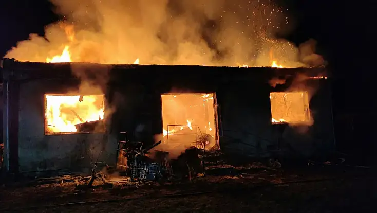 Milas Çamköy’de Metruk Ev Alevlere Teslim Oldu