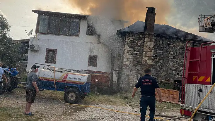 Milas’ın Ören Mahallesi’nde Ev Yangını: İki Ev Kullanılamaz Hale Geldi