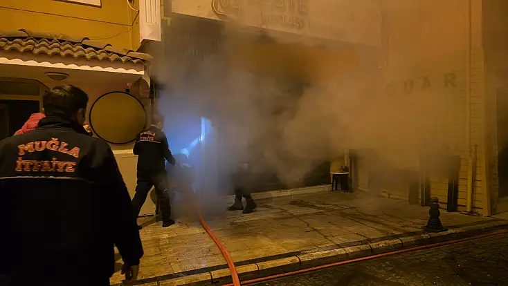 Milas’ta gece yarısı iş yeri yangını mahallede paniğe yol açtı