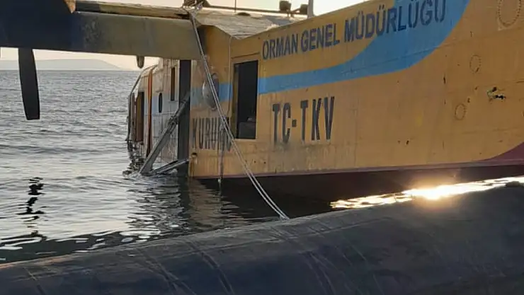 Bafa Gölü'nden Su Alırken Batan Yangın Söndürme Uçağı Çıkarıldı..