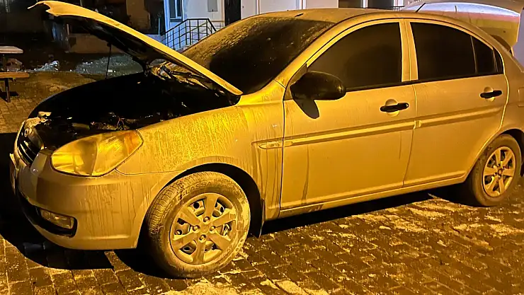Beçin Mahallesi'nde Araç Yangını: İtfaiye Hızla Müdahale Etti