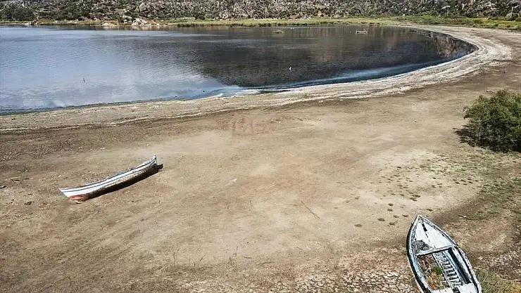 Kuş Cenneti Bafa Gölü’nde korkutan görüntü: Yaklaşık 20 metre çekildi