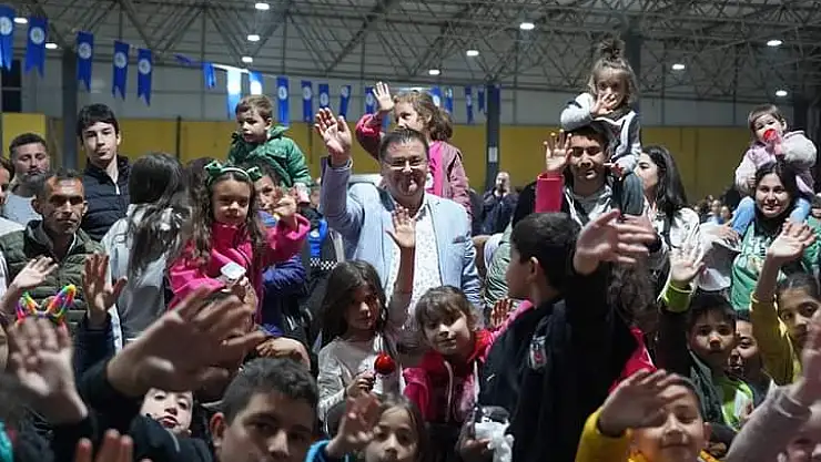Milas Belediyesi, Ramazan ayını 5.000 kişilik dev iftar yemeği ile uğurladı