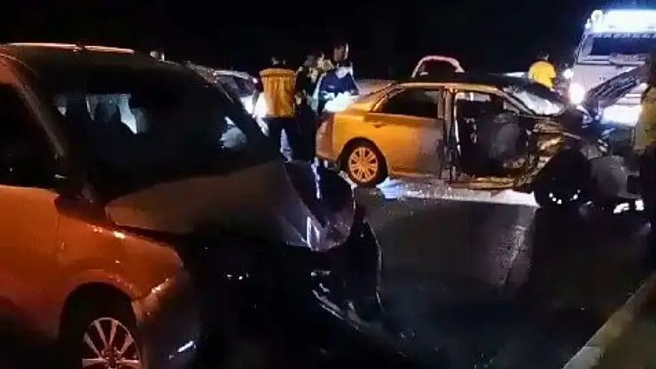 Milas Bodrum Karayolu Dörttepe Kavşağında, 2 Otomobil Çarpıştı: 5 Kişi Yaralandı...