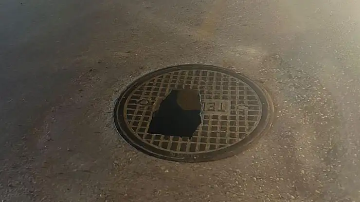Milas Sanayi Caddesi’nde Tehlike Alarmı: Delik Rögar Kapağı!