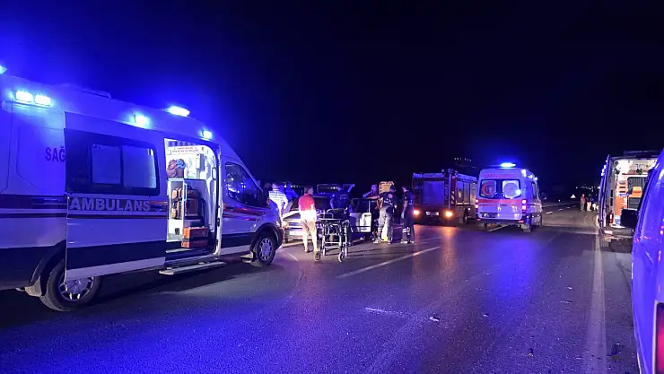 Milas-Söke Karayolunda Otomobiller Çarpıştı: 3 Yaralı