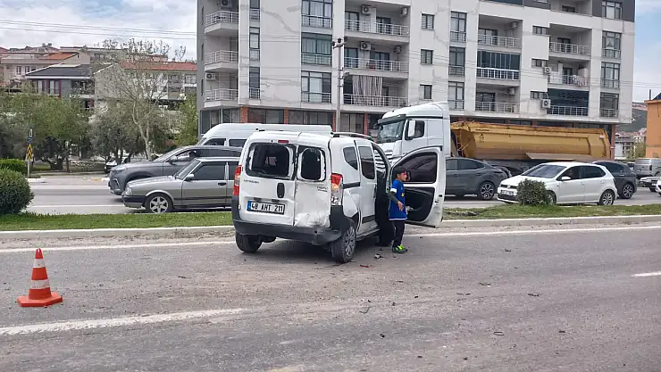 Milas'ta ani fren zincirleme kazaya neden oldu: 1 Yaralı