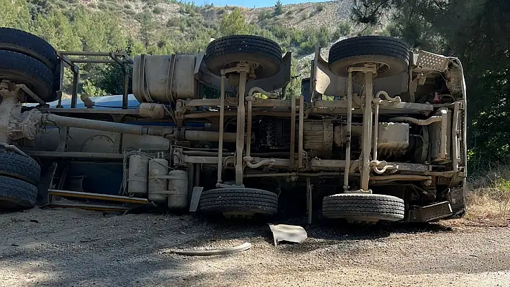 Milas'ta Freni Boşalan Beton Mikseri Şarampole Devrildi: 1 Yaralı
