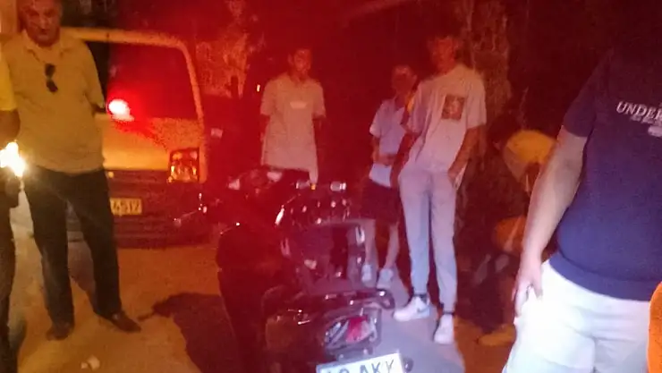 Milas'ta Gürültüye Dayanamayan Mahalle Halkı, Motosikletlileri Sokağa İnip Yakaladı ve Polise Teslim Etti