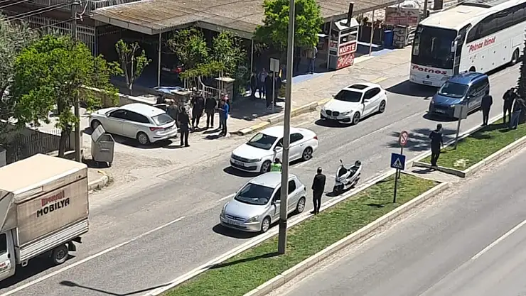 Milas'ta hareketli dakikalar: Polis, otomobilin önünü kesip havaya ateş açtı
