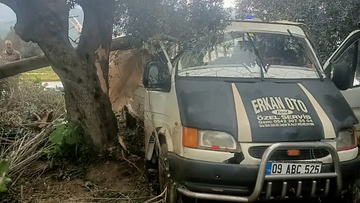 Milas'ta  kamyonet kazası: 1'i ağır 5 yaralı