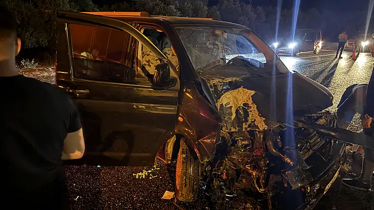 Milas'ta Lastiği Patlayan Araç Karşı Şeride Geçti: Ortalık Savaş Alanına Döndü
