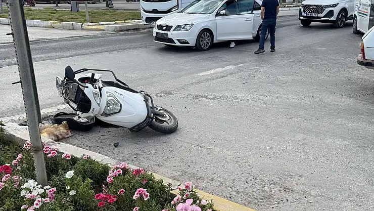Milas'ta motosiklet otomobille çarpıştı: motosiklet sürücüsü yaralandı